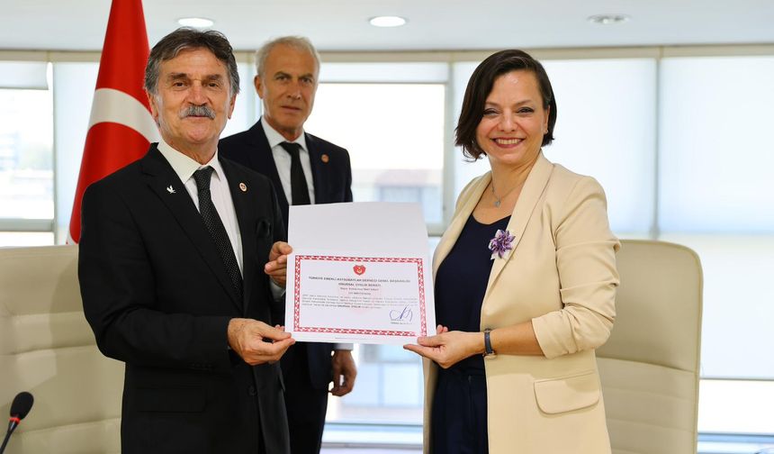 TEMAD'dan Başkan Kınay'a Onursal Üyelik Beratı