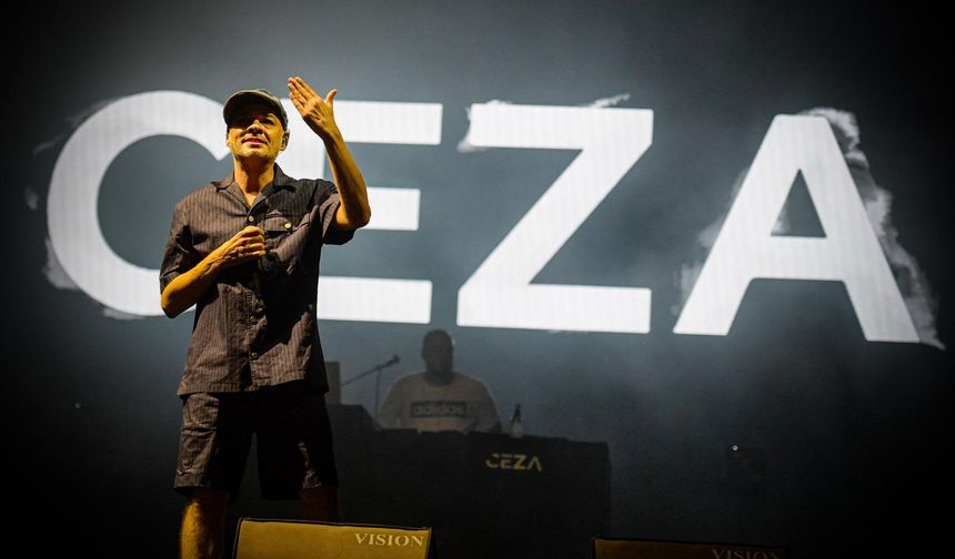 Ceza'dan İzmir Fuarı'nda 'Barış' Mesajı