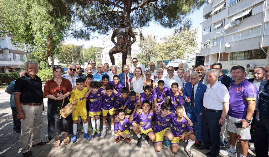 Taçsız Kral Konak’taki Heykeli Önünde Anıldı