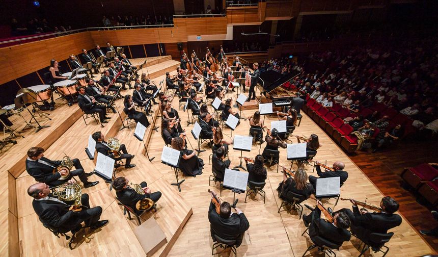 İzmir Oda Orkestrası Yeni Sezona Kapalı Gişe Başladı