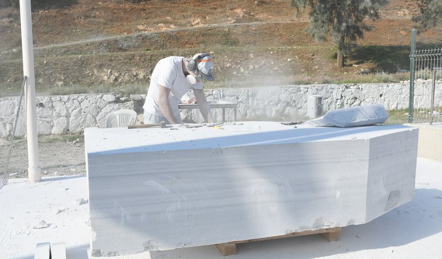 Neopolis'te Mermer Bloklar 'Adalet' Temasıyla Şekilleniyor