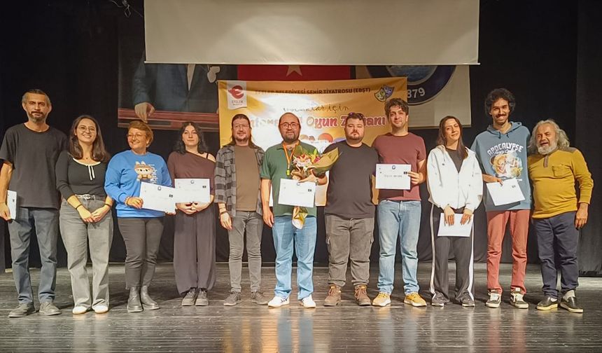 Efeler Şehir Tiyatrosu Sanatın Işığını Salihli'ye Taşıdı