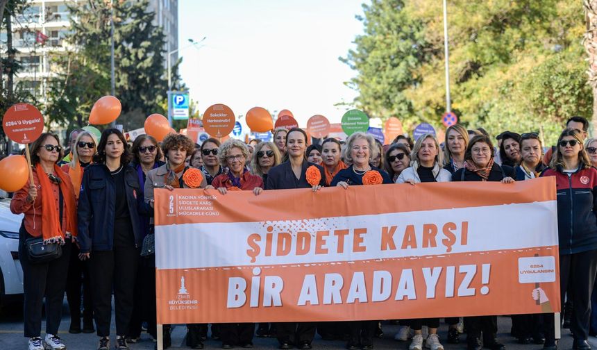 İzmir'de Kadına Şiddete Karşı "Turuncu" Yürüyüş