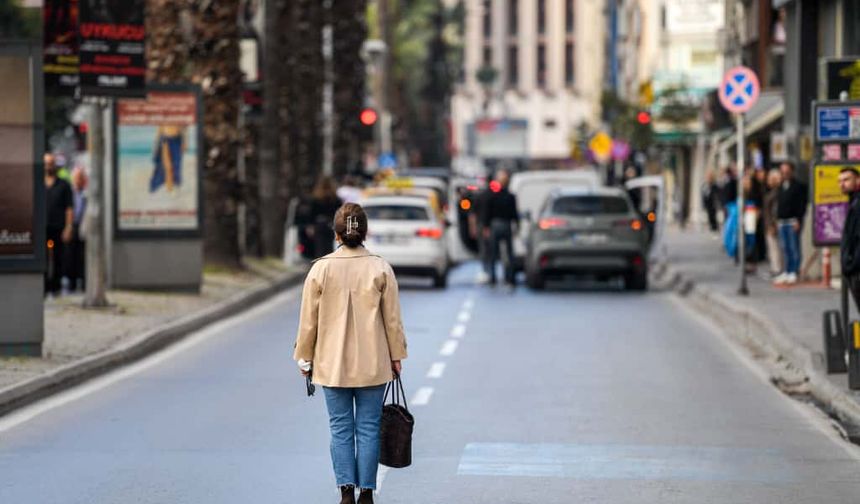 İzmir Ata'sını Unutmadı, 09.05'te Hayat Durdu