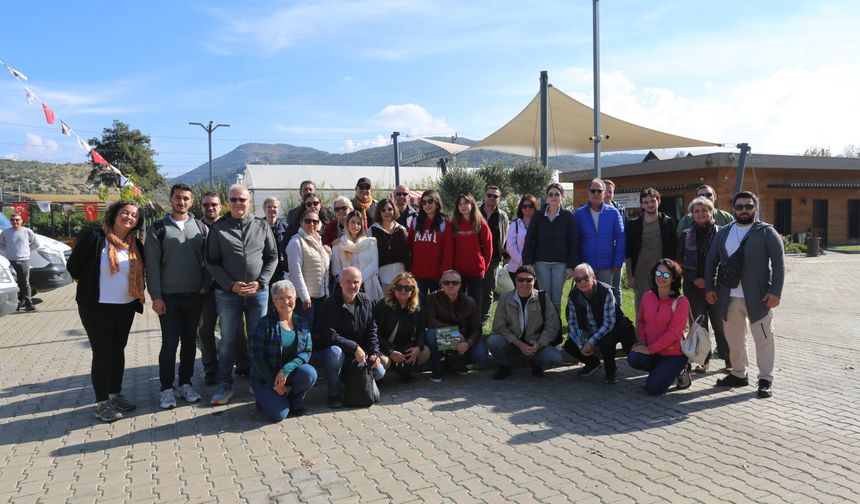 Turist Rehberlerinden Efes Tarlası Yaşam Köyü'ne Ziyaret