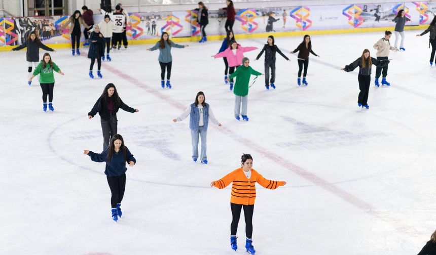 Buz Sporları Salonu Yeni Sezona Hazır