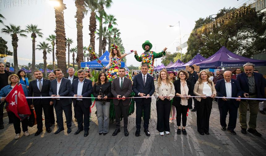 İzmir Balkon ve Bahçe Bitkileri Festivali'ne Renkli Açılış