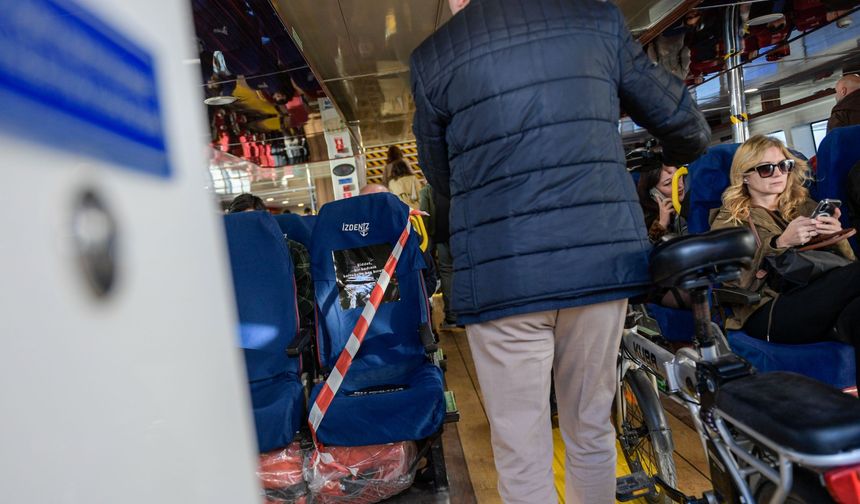 İzmir'de "Boş Koltuk"lu 25 Kasım Mesajı