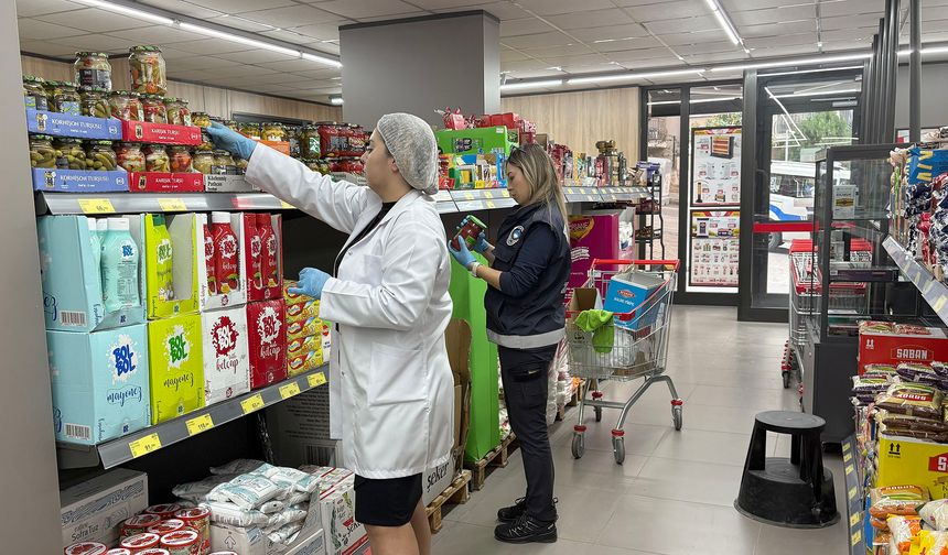 Kuşadası Zabıtasından Zincir Marketlere Sıkı Denetim