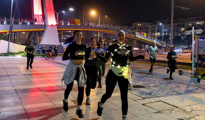 En Uzun Geceyi İzmirliler Aydınlattı