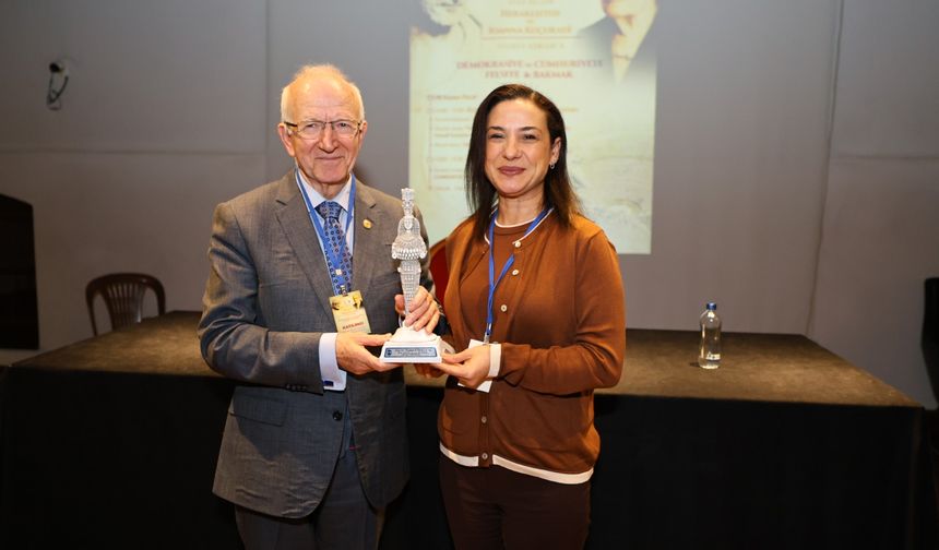 Efes Selçuk'ta Felsefe Günleri: Demokrasi ve Adalet Felsefe Işığında Tartışıldı