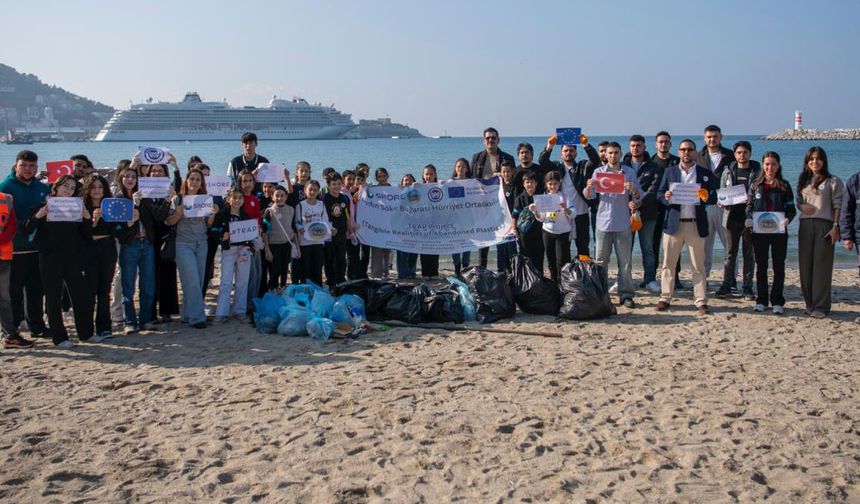 Kuşadası'nda Sökeli Öğrencilerden Çevreci Etkinlik