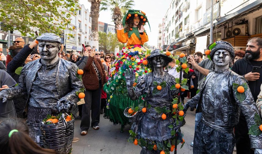 25. Mandalina Şenliği Üreticinin Yüzünü Güldürdü