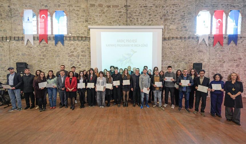 Birbirine Tutunan Hikâyeler: Ardıç Projesi Kitaplaştı