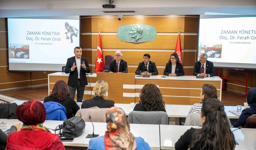 İzmirli Muhtarlar Bornova Muhtarlar Akademisi'nde Buluştu