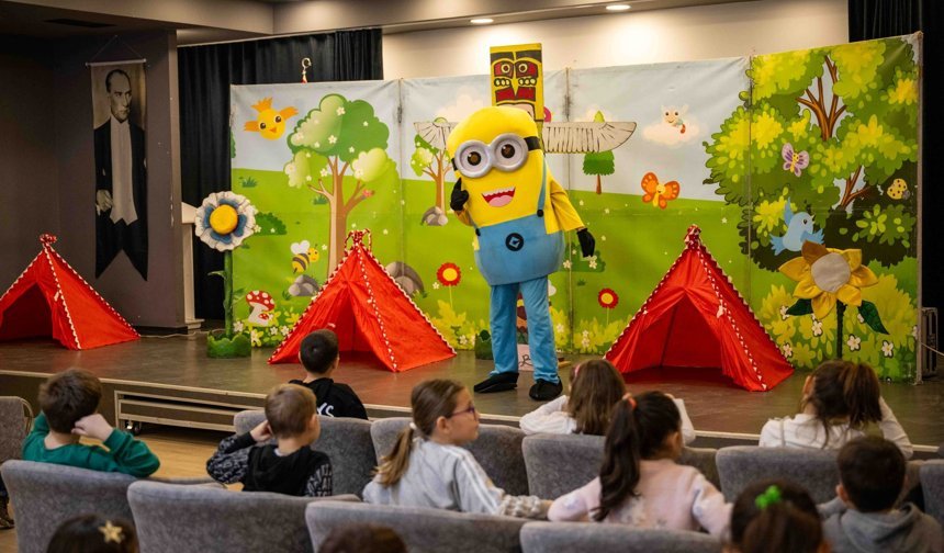 Bornova'da Yarıyıl Tatili Tiyatroyla Şenlendi
