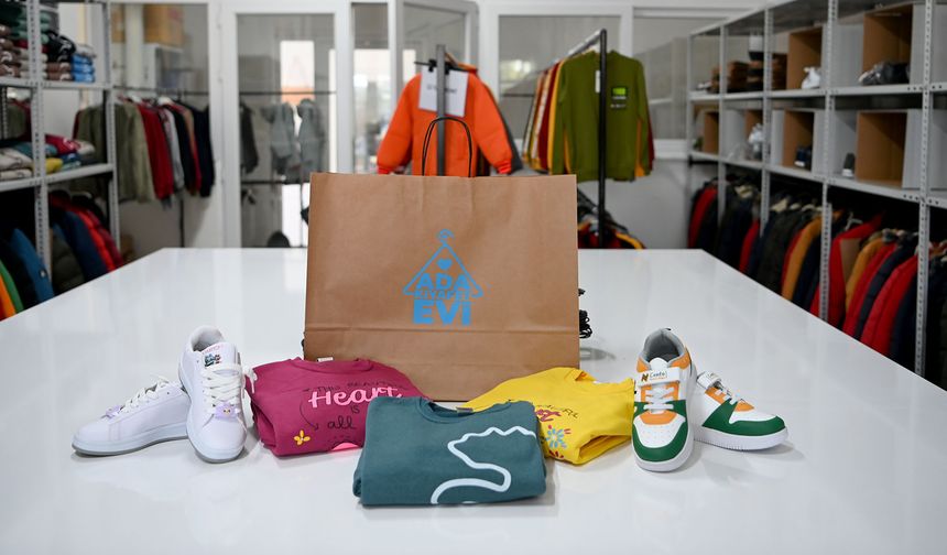 Ada Kıyafet Evi 272 Çocuğun Yüzünü Güldürdü