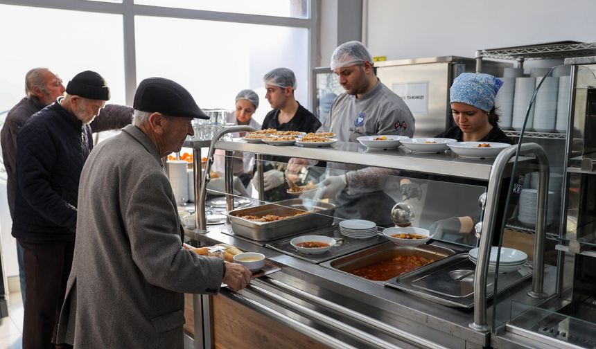 Buca'da Dayanışma Sofrası Büyüyor