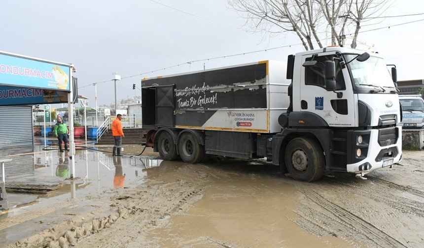 Sel Felaketi Sonrası Kuşadası Belediyesi Ekipleri Sahada
