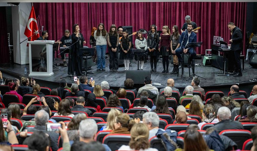 Efsane Notalar Bornova'da Yankılandı