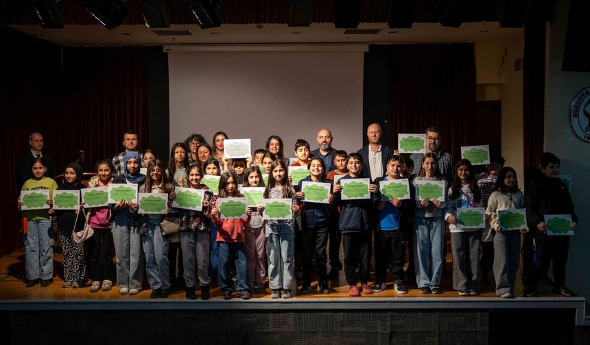 Bilimle Büyüyen Bornova'da 179 Genç Sertifikalarını Aldı