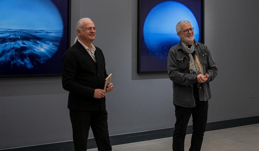 'Sözcükler ve Fotoğraflar' Ada Modern'de Bir Araya Geldi