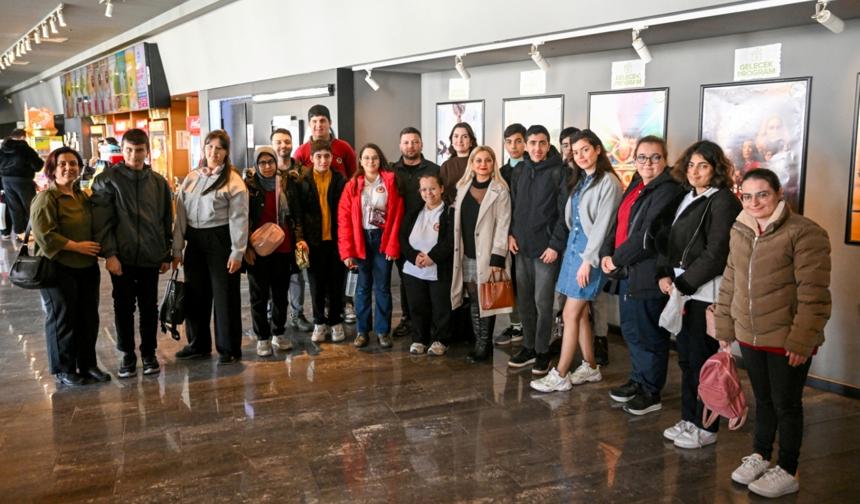 Bornova'da Özel Çocuklar Sinema Keyfi Yaşadı