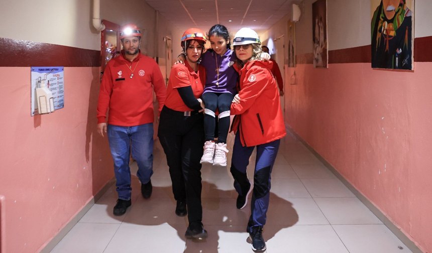 EFAK'tan Minik Öğrencilere Afet Eğitimi