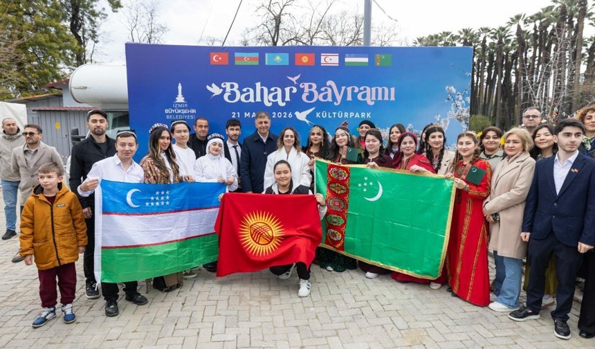 İzmir'de 'Bahar Bayramı' Kutlandı