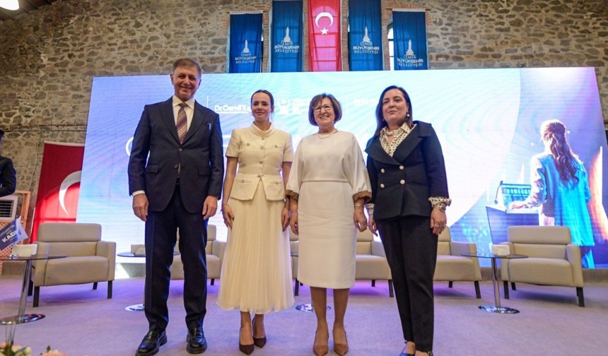 Kadınlar İzmir'den Ses Verdi: 103 Yıllık Cesaret