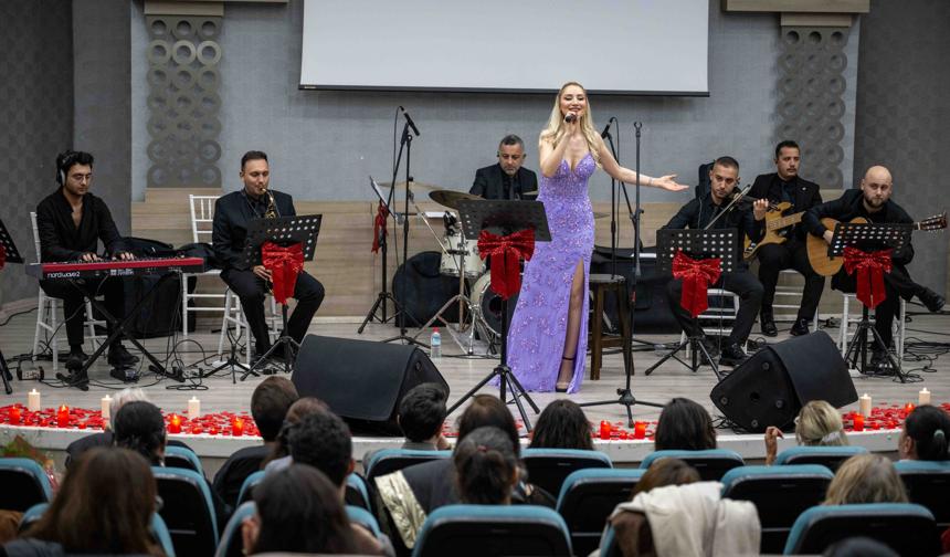 Bornova'da Aşk Şarkıları Gecesi