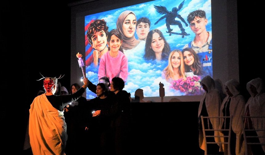 Bornova'da 8 Mart Haftası Kadınların Hikâyeleriyle Sahneye Taştı