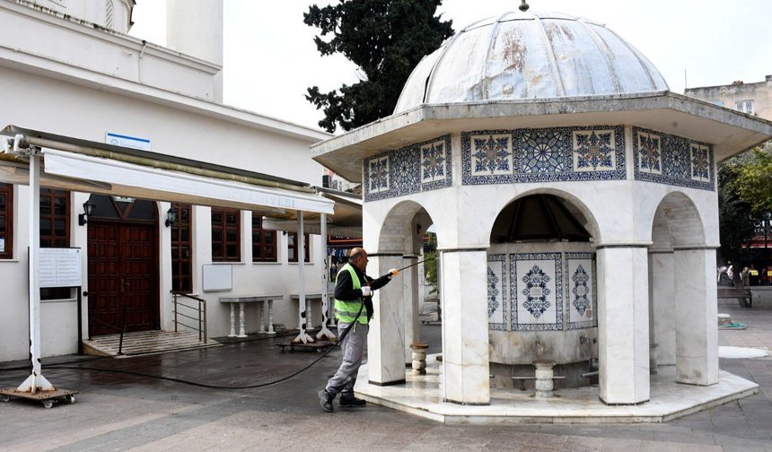 Kuşadası'nda Camiler Bayram Namazına Hazır