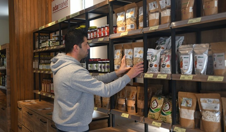 Kuşadalı Kadınların El Emeği Ada Market Raflarında Değerleniyor