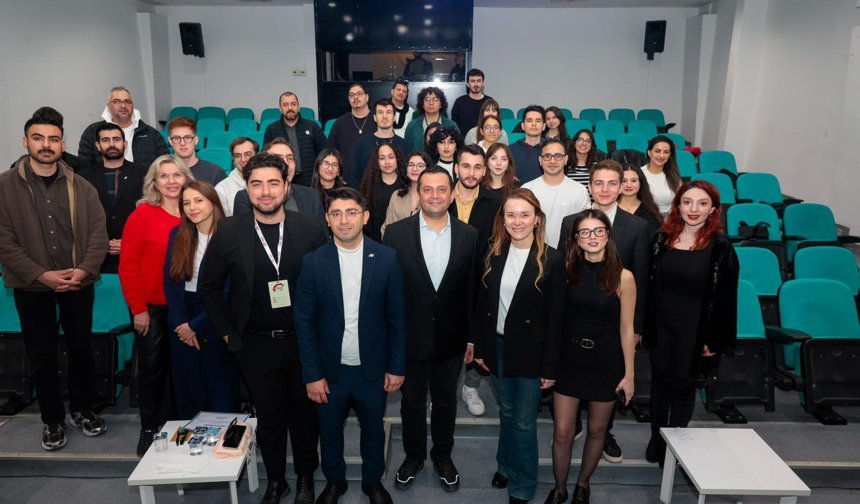 Gençler 'Hibrit Kariyer Zirvesi' İçin Konak'ta Bir Araya Geldi