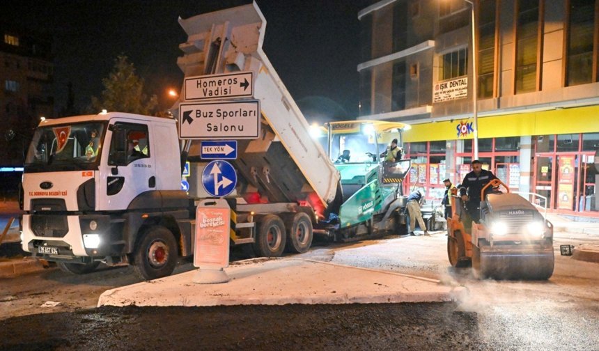 Bornova'da Gece Asfalt Mesaisi