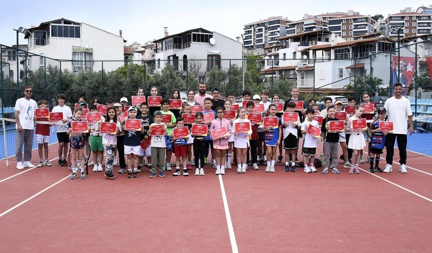 Minik Tenisçiler 23 Nisan Kupası İçin Kıyasıya Mücadeleye Başladı