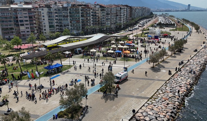 23 Nisan Coşkusu Konak'tan Yayıldı: Çocuk Şenliği'ne Yoğun İlgi