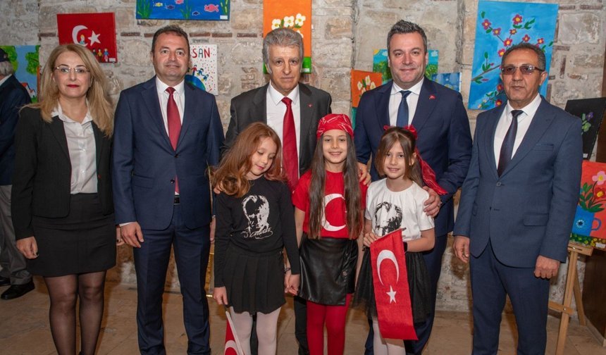 İbramaki Minik Sanatçıların Resimlerine Ev Sahipliği Yaptı