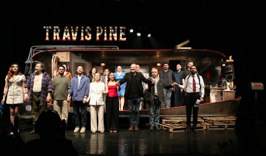 "Halktan Biri" İzmir'de Seyirciyle Buluştu