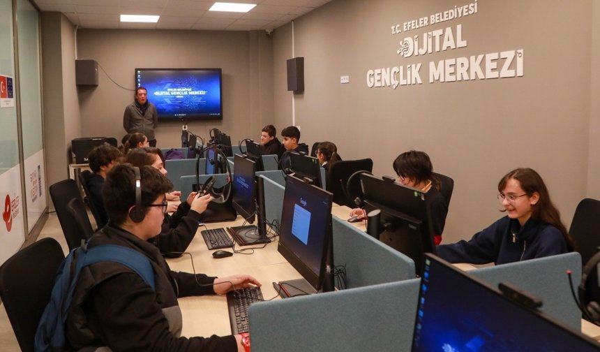 Efeler Belediyesi Dijital Gençlik Merkezi Takdir Topluyor