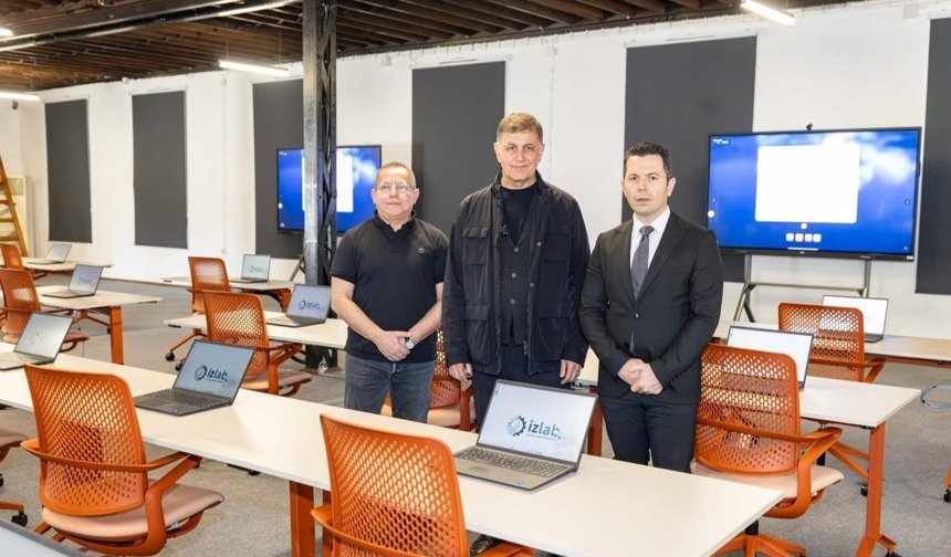 İzmir'in Dijital Deneyim Merkezi Kapılarını Açtı