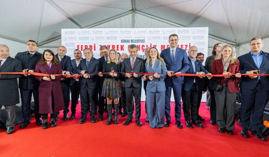 Konak'ta Ferdi Zeyrek Gençlik Merkezi Törenle Açıldı
