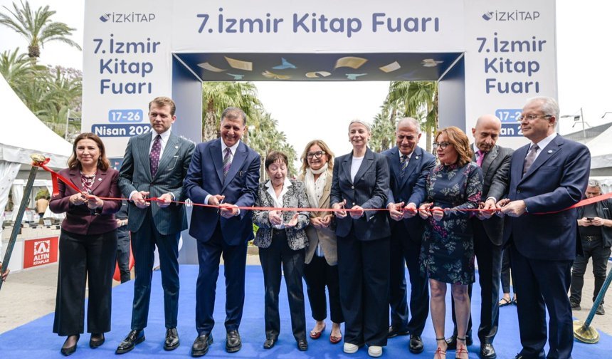 7. İzmir Kitap Fuarı Kültürpark'ta Kapılarını Açtı