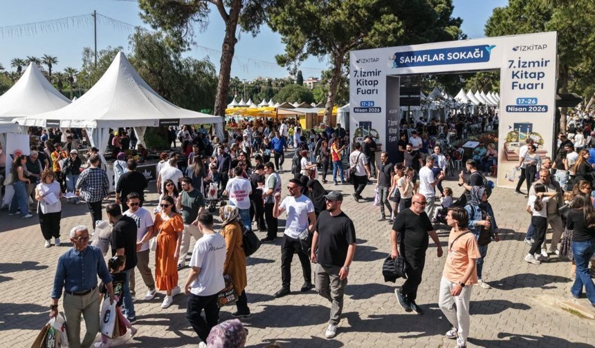 İzmir'de Edebiyatın Kalbi Kültürpark'ta Attı