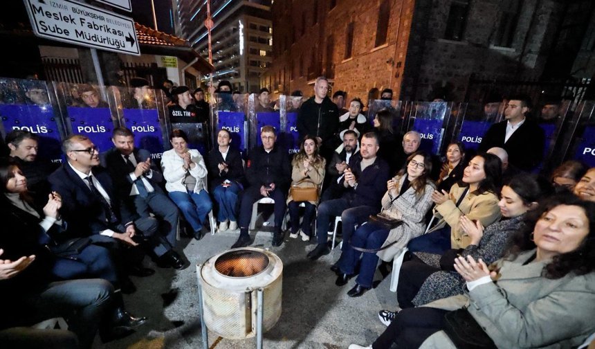 Tugay'dan Meslek Fabrikası Önünde Kararlılık Mesajı