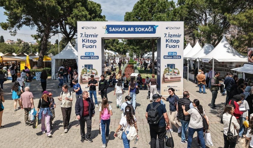 İZKİTAP'ta Edebiyat Şöleni Yaşanıyor