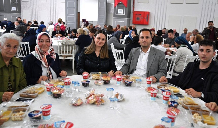 Kent Kasap'tan Yararlanan Aileler Dayanışma Yemeğinde Buluştu