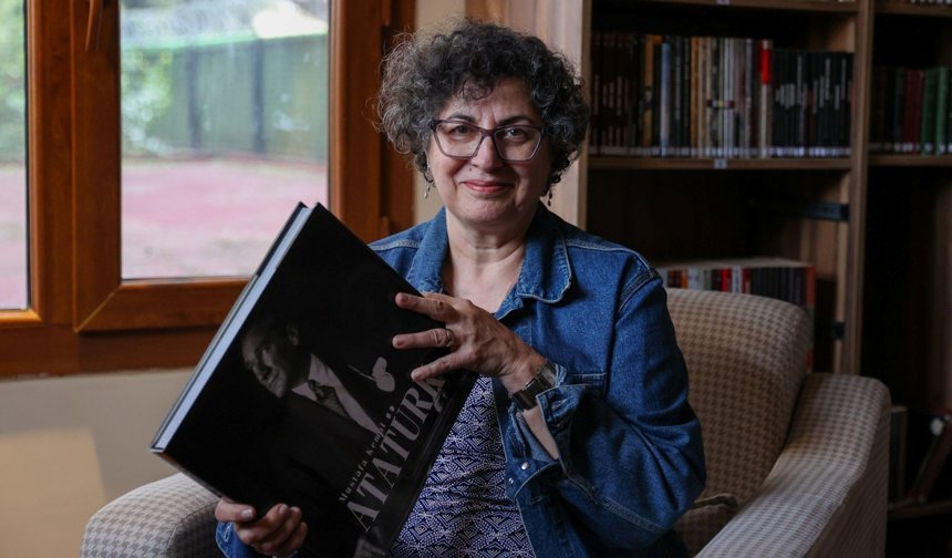 Buca'da Atatürk Hayranı Bir İspanyol: Cumhuriyet Kütüphanesi'nin Müdavimi Oldu