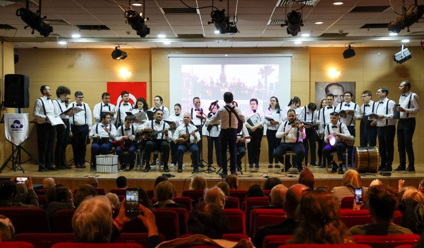 Buca'da Notalar Farkındalık İçin Yükseldi